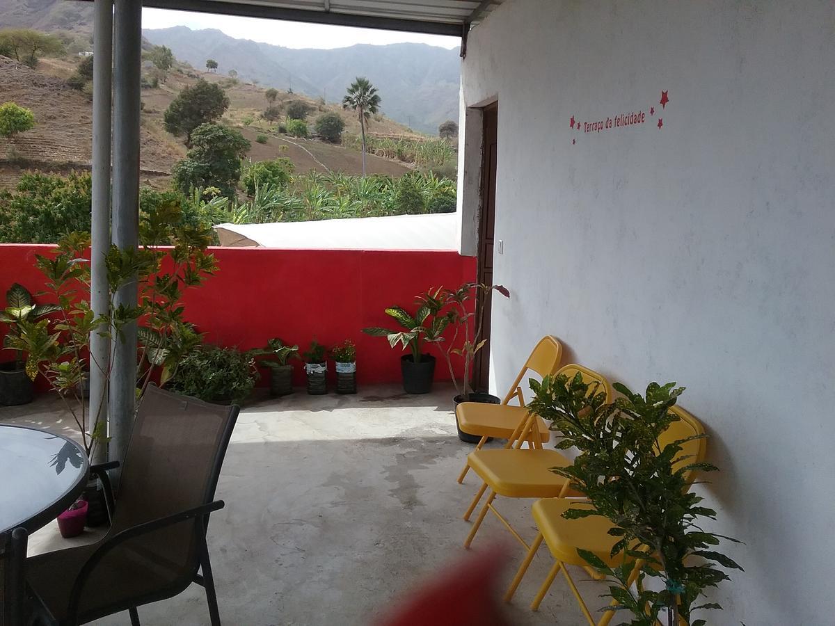 Orgaos Pensao Simao & Julia B&B 외부 사진